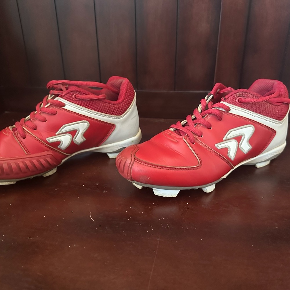 Size 6 molded softball spikes with pitching toe